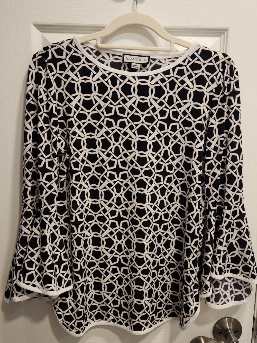 NEW Sam And Jess Petite Medium Black And White 3/4 Bell Sleeve Top Blouse Shirt